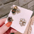 Korean Bee Alloy Rhinestone Pearl Brooch Set for Women Girl Coat Sweater Accessories Vintage Badge Fashion Jewelry Handmade